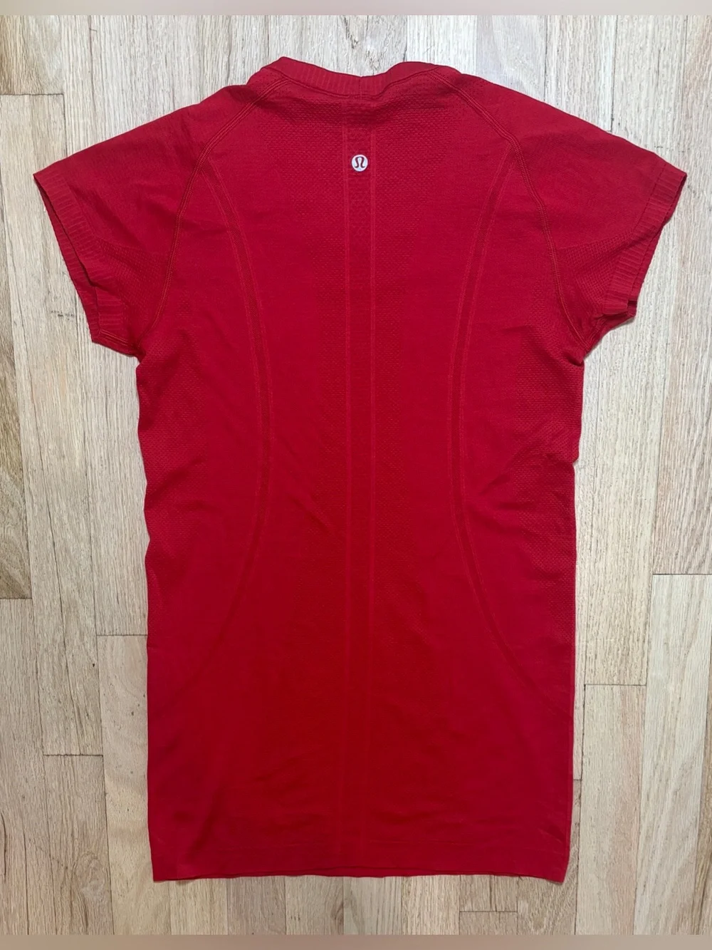 Lululemon Swiftly Tech Short Sleeve Crew Red Seamless Running Workout Top Size 8 - Picture 5 of 8